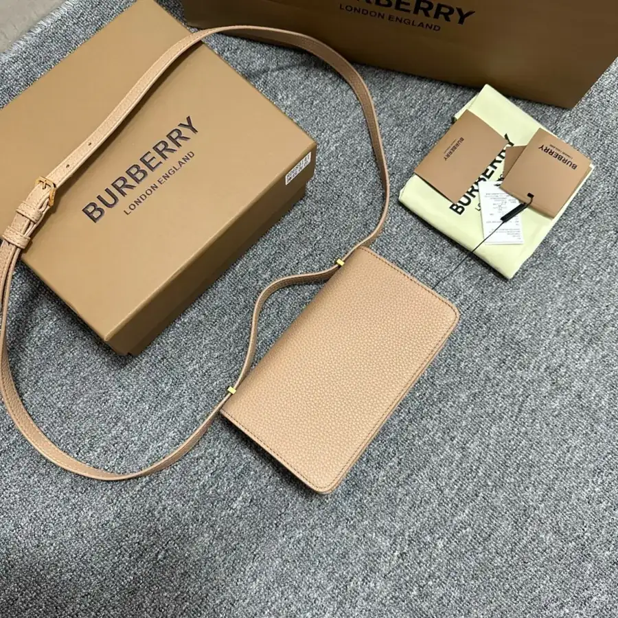 B House 630 Exclusive Lock Clasp Bag