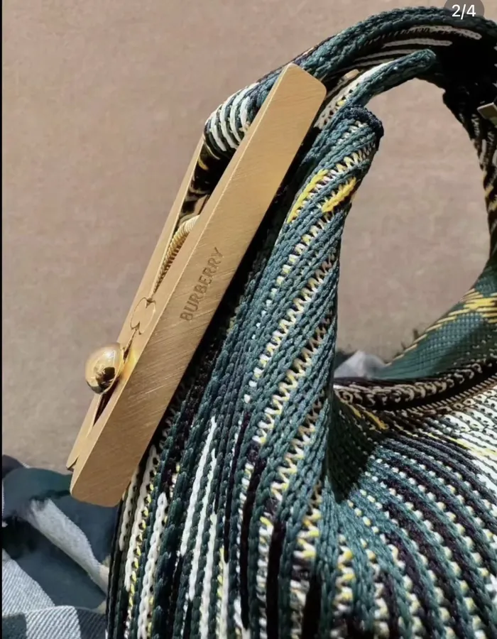 B House New Peg Knit Pattern Handbag