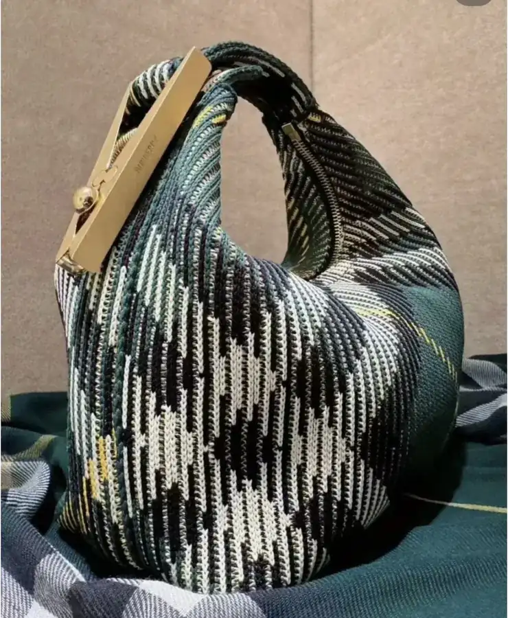 B Brand New Peg Knit Pattern Bag