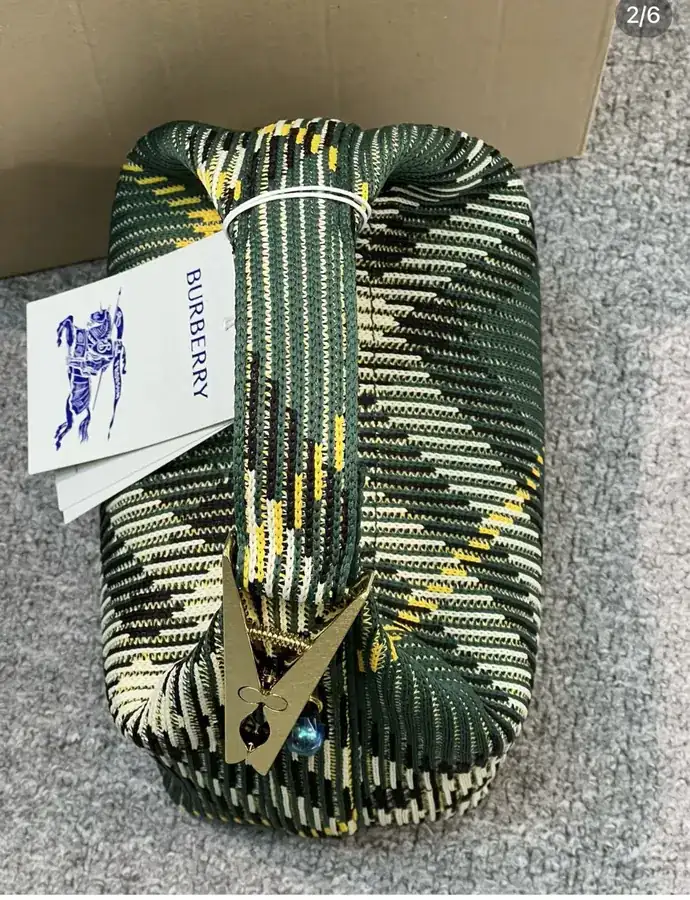 B Brand New Peg Knit Pattern Bag