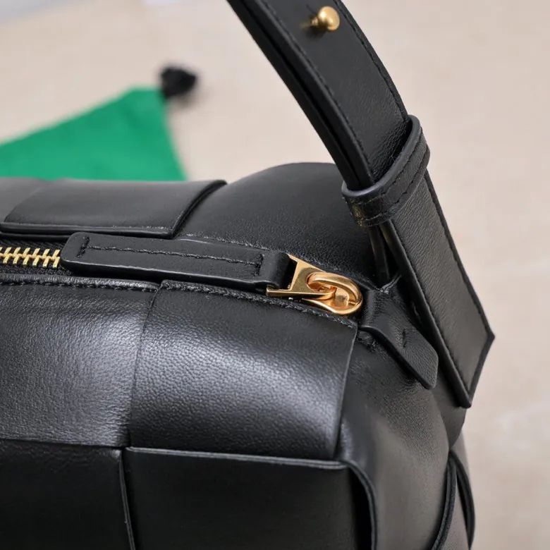 B Home New Arrival! BRICK CASSETTE Crossbody Bag