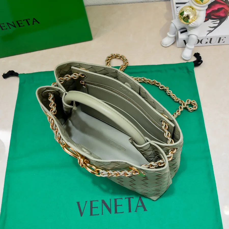BOTTEGA VENETA Andiamo Small Chain Bag