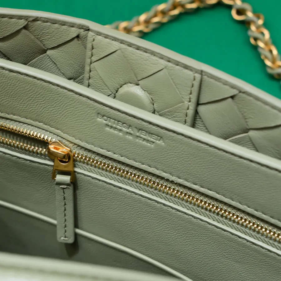 BOTTEGA VENETA Andiamo Small Chain Bag