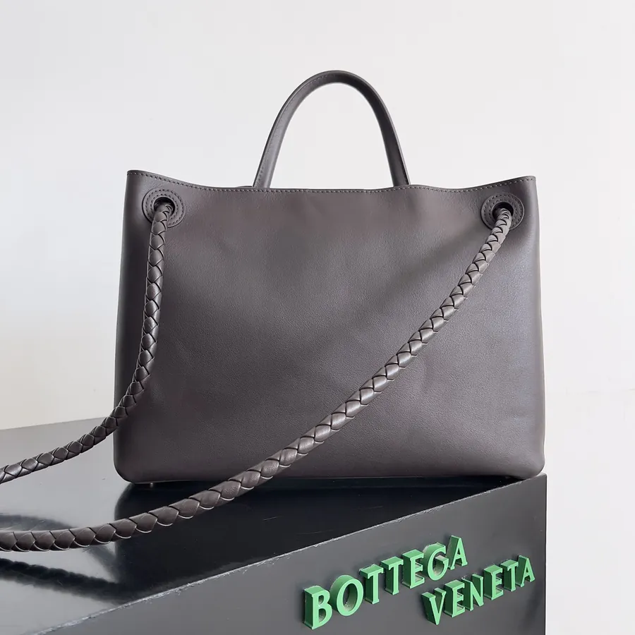 BV Full Leather Andiamo Casual 8 Button Bag