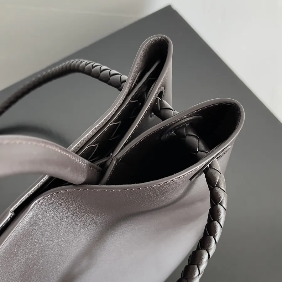 BV Full Leather Andiamo Casual 8 Button Bag