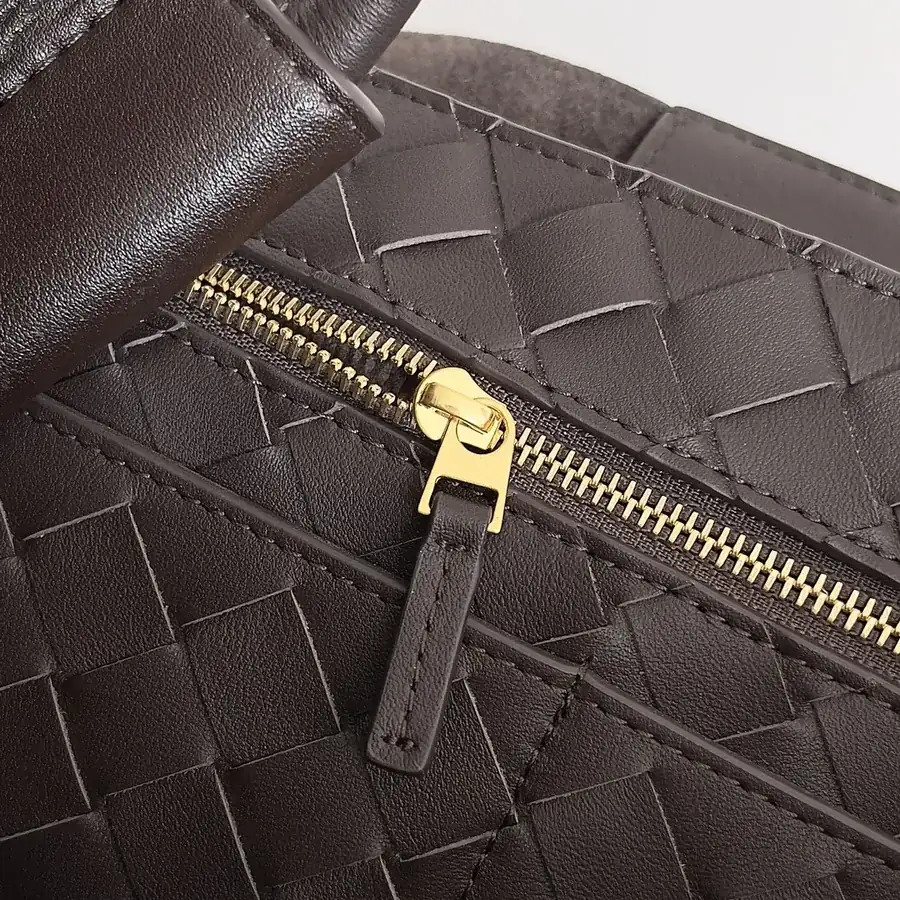 BV Full Leather Andiamo Casual 8 Button Bag