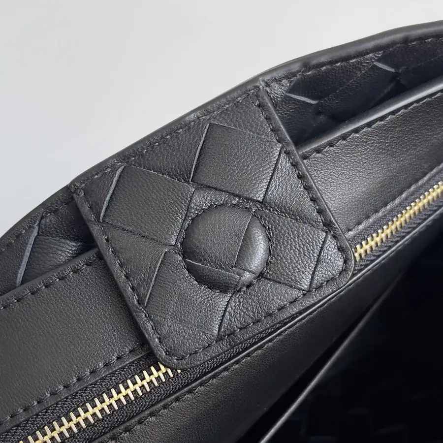 BOTTEGA VENETA Andiamo Mini Chain Bag
