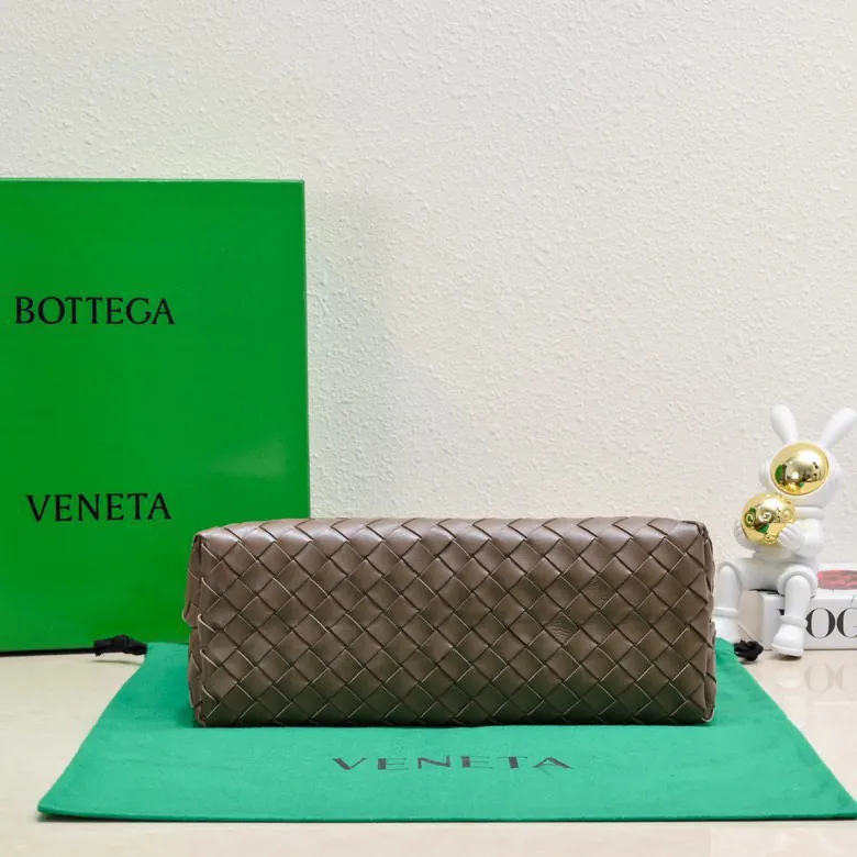 Bottega Veneta 2023 New Andiamo Bucket Bag