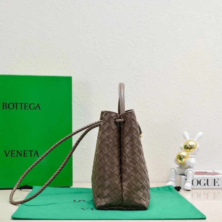 Bottega Veneta 2023 New Andiamo Bucket Bag