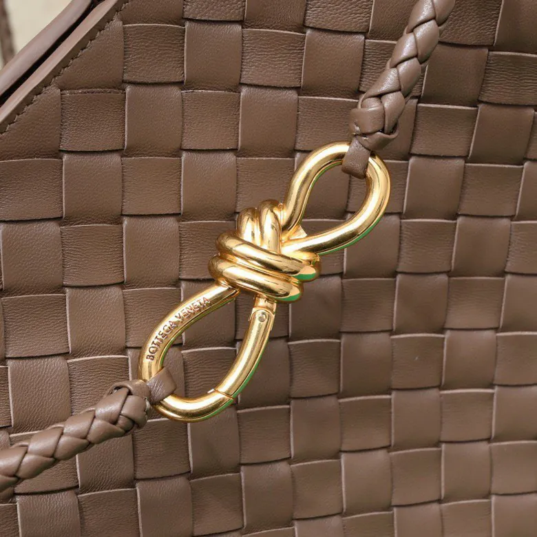 Bottega Veneta 2023 New Andiamo Bucket Bag