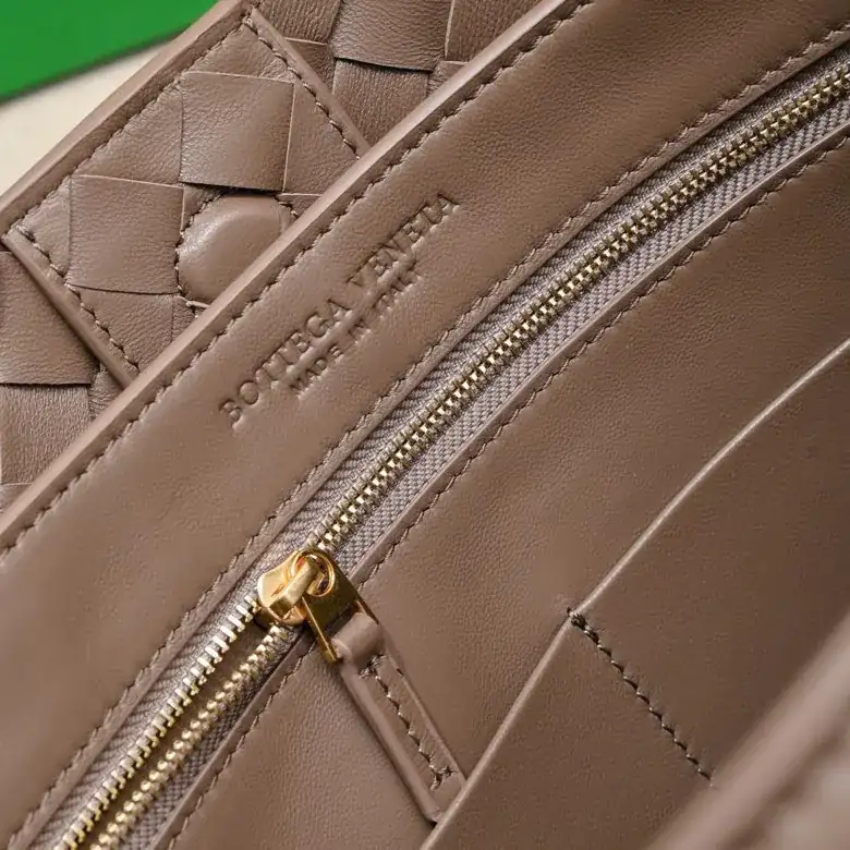 Bottega Veneta 2023 New Andiamo Bucket Bag
