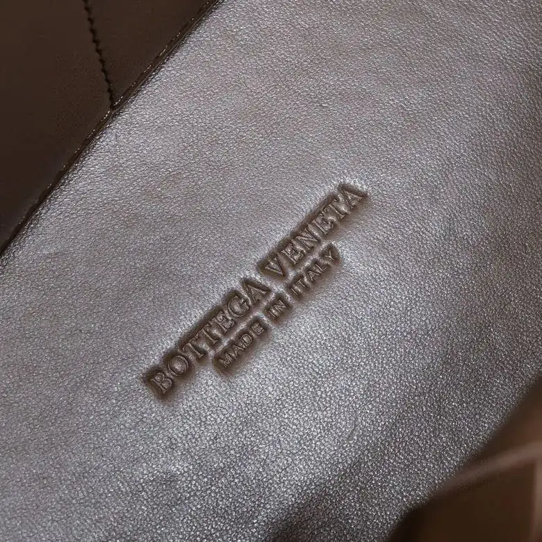 Bottega Veneta 2023 New Andiamo Bucket Bag