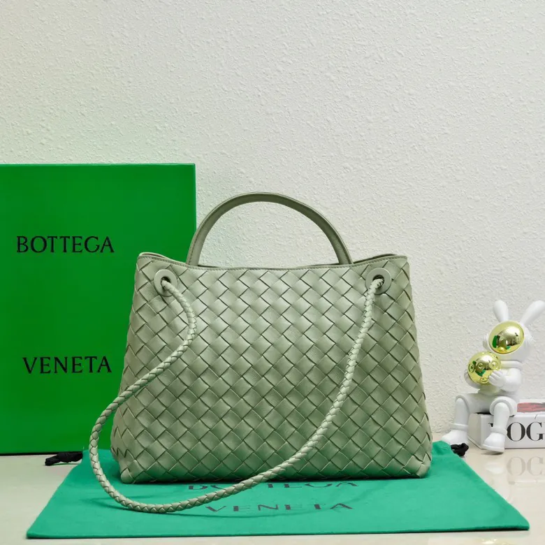 Bottega Veneta 2023 New Andiamo Bucket Bag