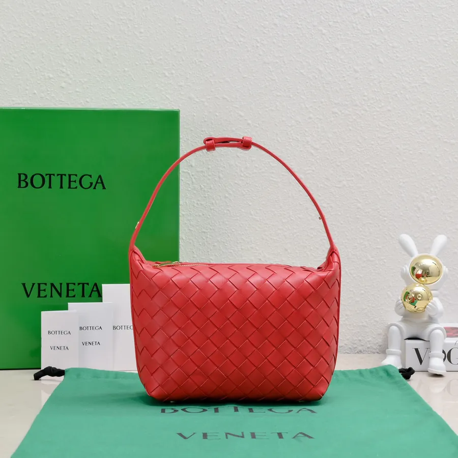 BvWallace Shoulder Lunch Tote Intrecciato Crafted, Elegant Commute