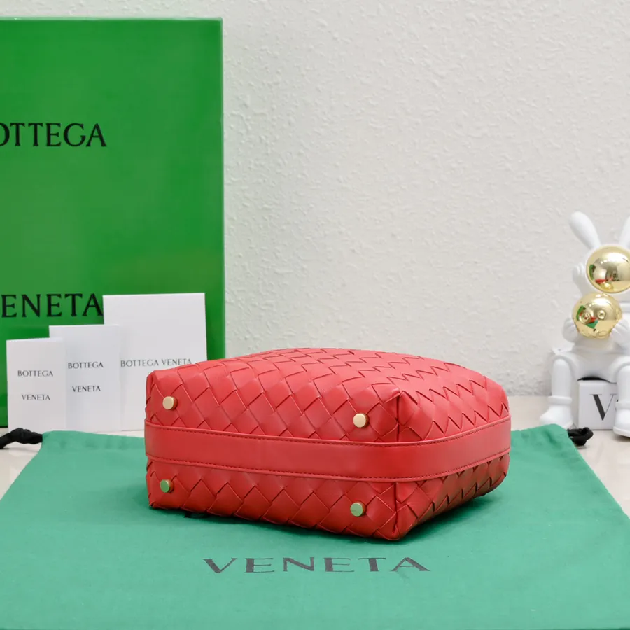 BvWallace Shoulder Lunch Tote Intrecciato Crafted, Elegant Commute
