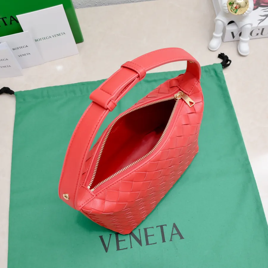 BvWallace Shoulder Lunch Tote Intrecciato Crafted, Elegant Commute