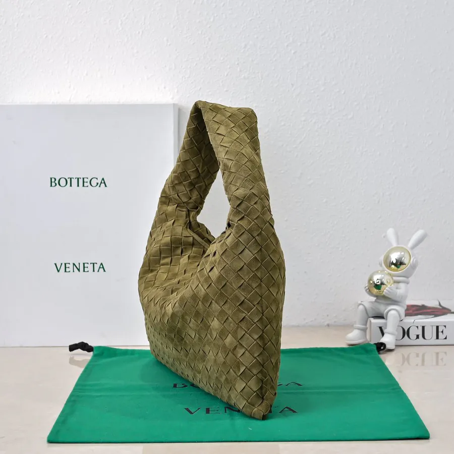 Bv Hop Bag in Medium Size