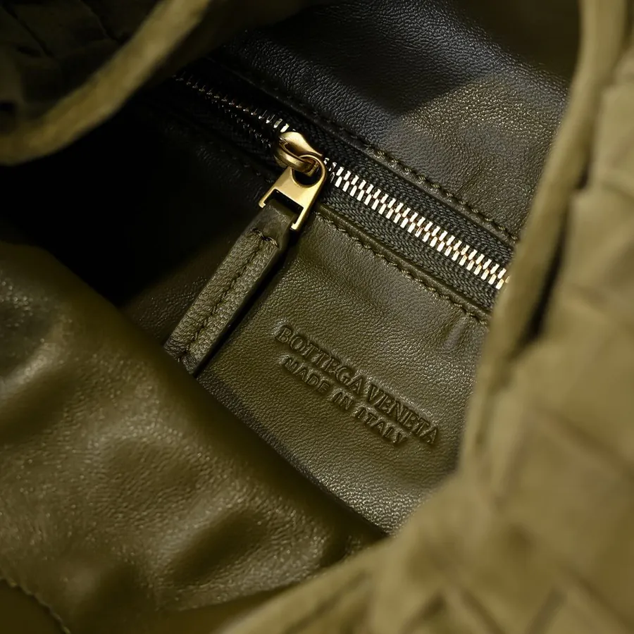 Bv Hop Bag in Medium Size
