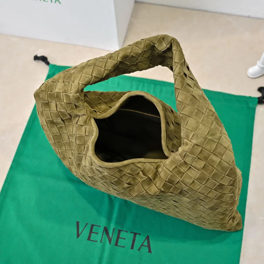 Bv Hop Bag in Medium Size