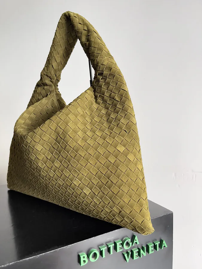 Bottega Veneta Hop Tote Seamless Design, Grained Calfskin