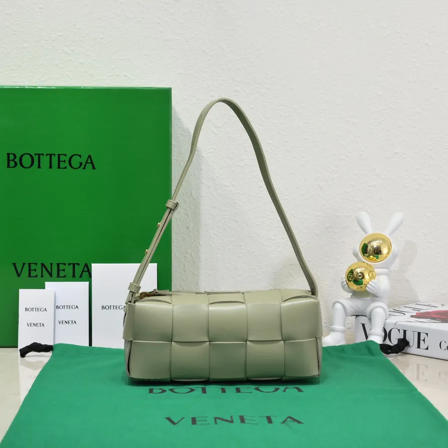 BOTTEGA BRICK CASSETTE Shoulder Bag Compact and Stylish