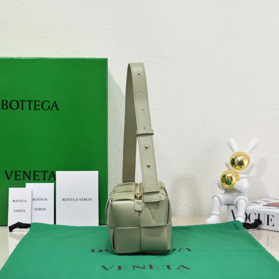 BOTTEGA BRICK CASSETTE Shoulder Bag Compact and Stylish