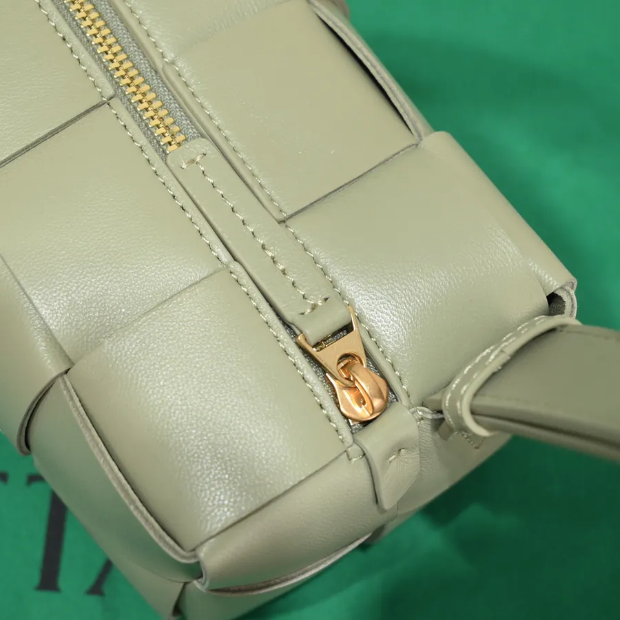 BOTTEGA BRICK CASSETTE Shoulder Bag Compact and Stylish