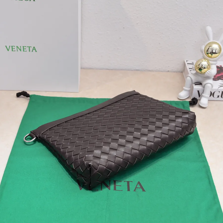 Bottega Veneta Bucket Bag Minimalist Design