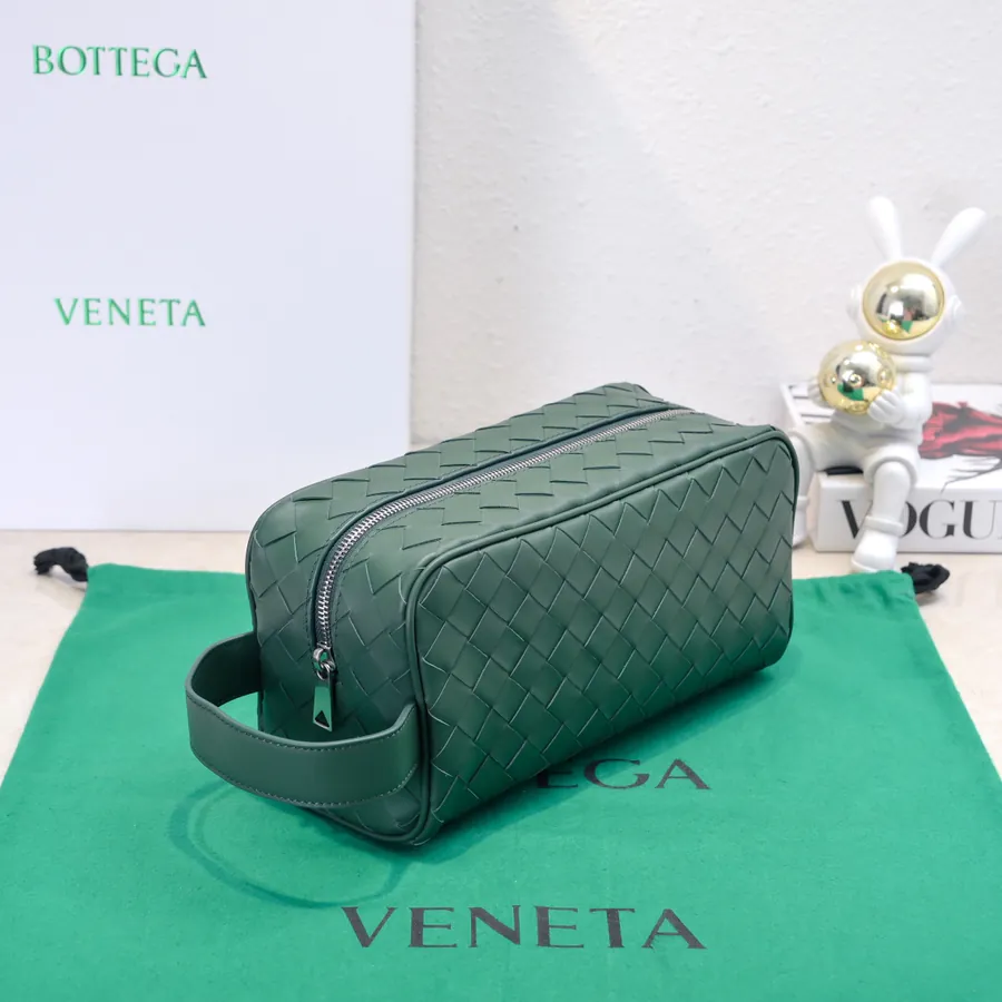 BOTTEGA VENETA 2024 New Intrecciato Classic Washbag