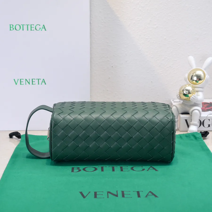 BOTTEGA VENETA 2024 New Intrecciato Classic Washbag