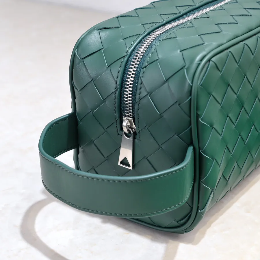 BOTTEGA VENETA 2024 New Intrecciato Classic Washbag