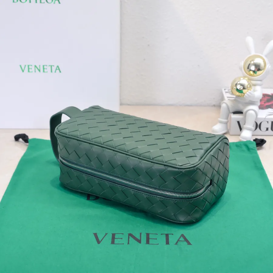 BOTTEGA VENETA 2024 New Intrecciato Classic Washbag