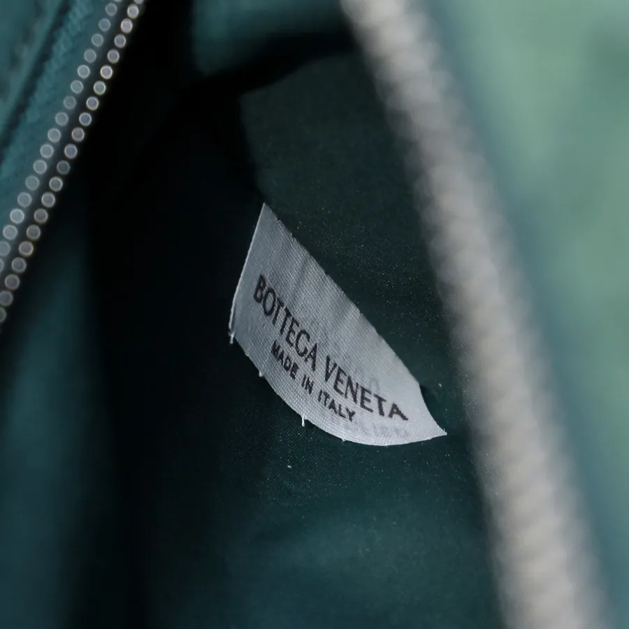 BOTTEGA VENETA 2024 New Intrecciato Classic Washbag