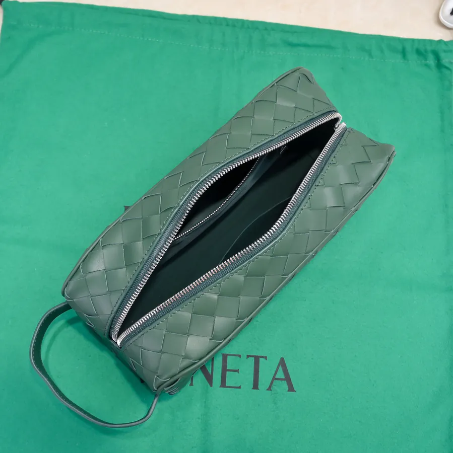 BOTTEGA VENETA 2024 New Intrecciato Classic Washbag