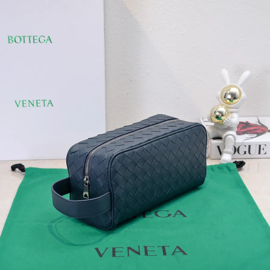 BOTTEGA VENETA 2024 New Intrecciato Classic Washbag