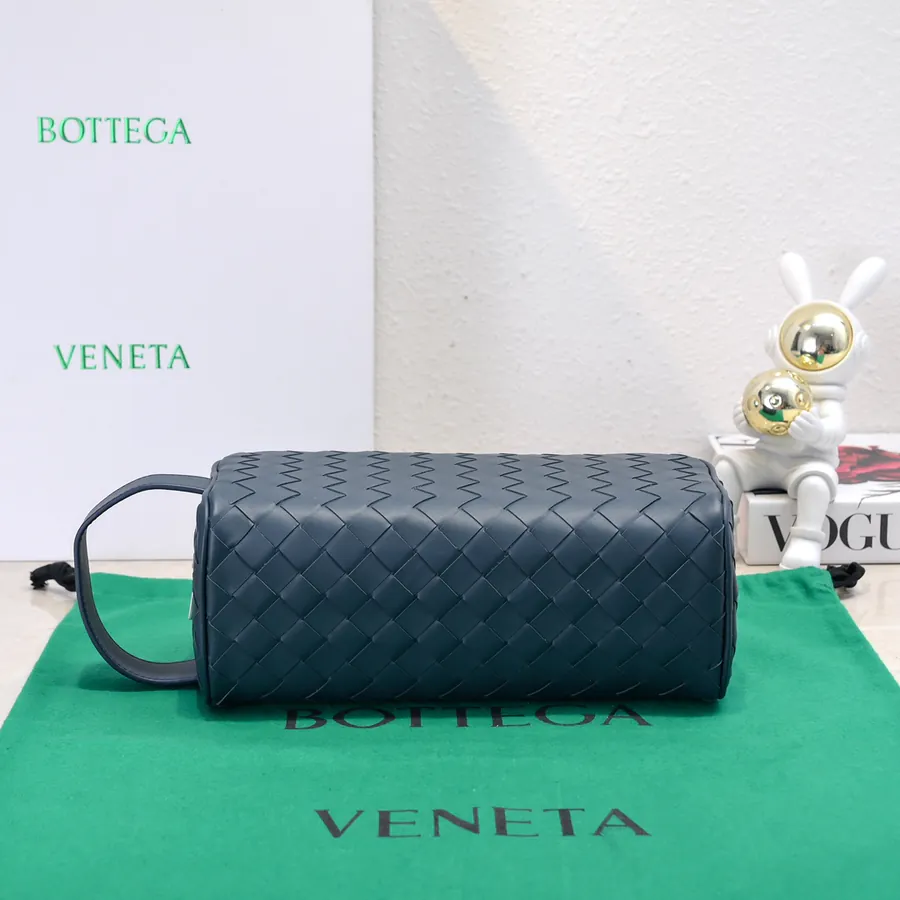 BOTTEGA VENETA 2024 New Intrecciato Classic Washbag