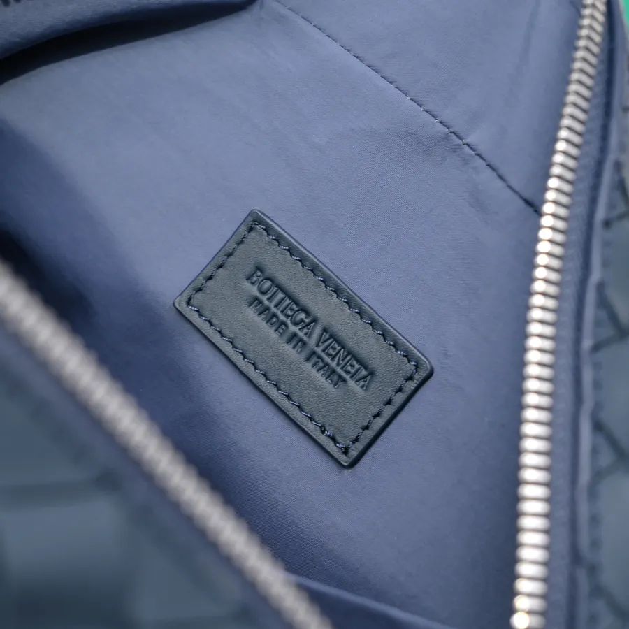 BOTTEGA VENETA 2024 New Intrecciato Classic Washbag
