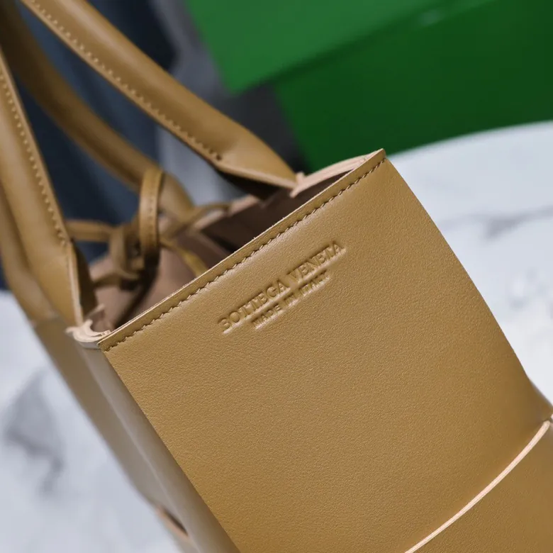 Arco Tote Handbag Medium Size, Official Website New Grained Calfskin with Inner Sheepskin