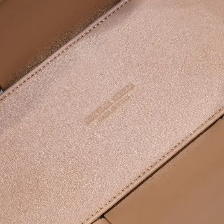 Arco Tote Handbag Medium Size, Official Website New Grained Calfskin with Inner Sheepskin
