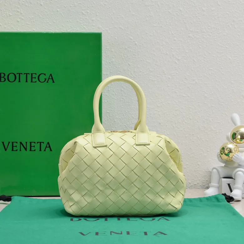 Bv Small Intrecciato Bucket Bag with Detachable Strap
