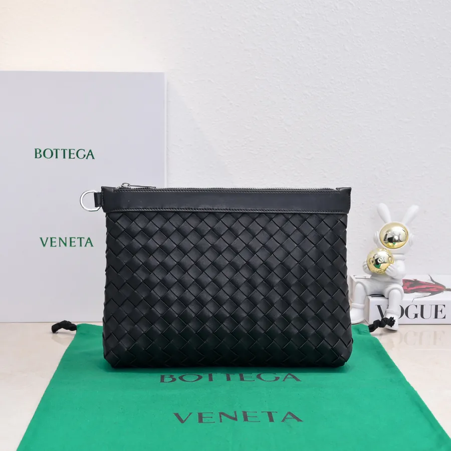 Bottega Veneta Bucket Bag Minimalist Design