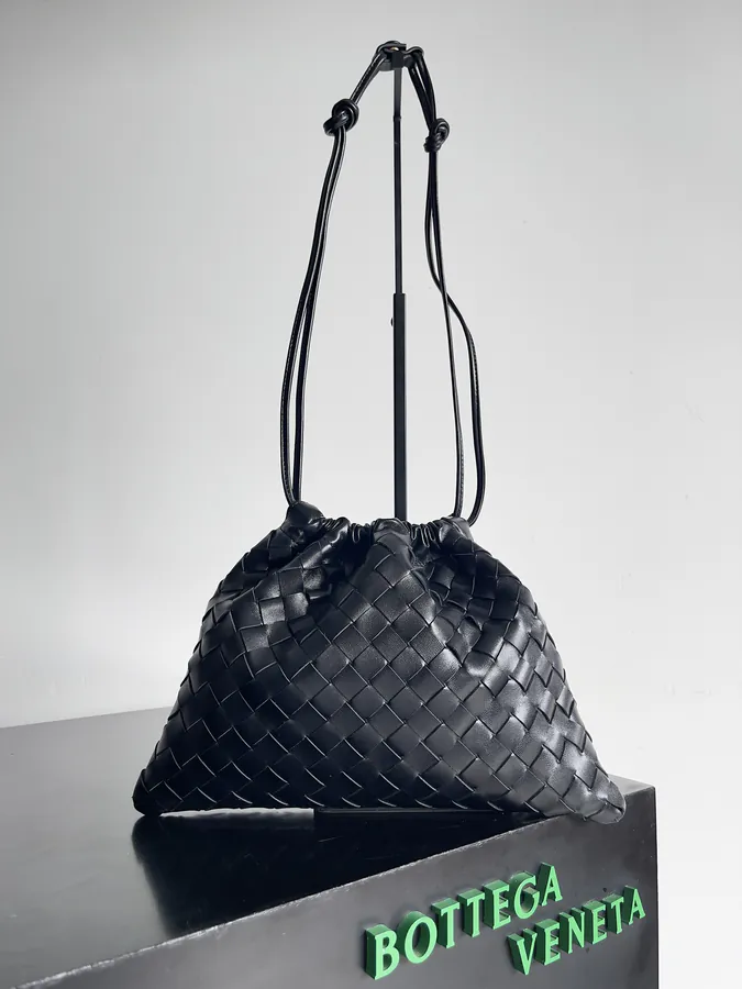 BOTTEGA VENETA Dustbag Stylish and Spacious Carry Bag
