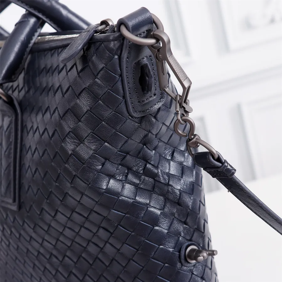 8306 Signature Medium Handbag in Soft Knit Lamb Leather