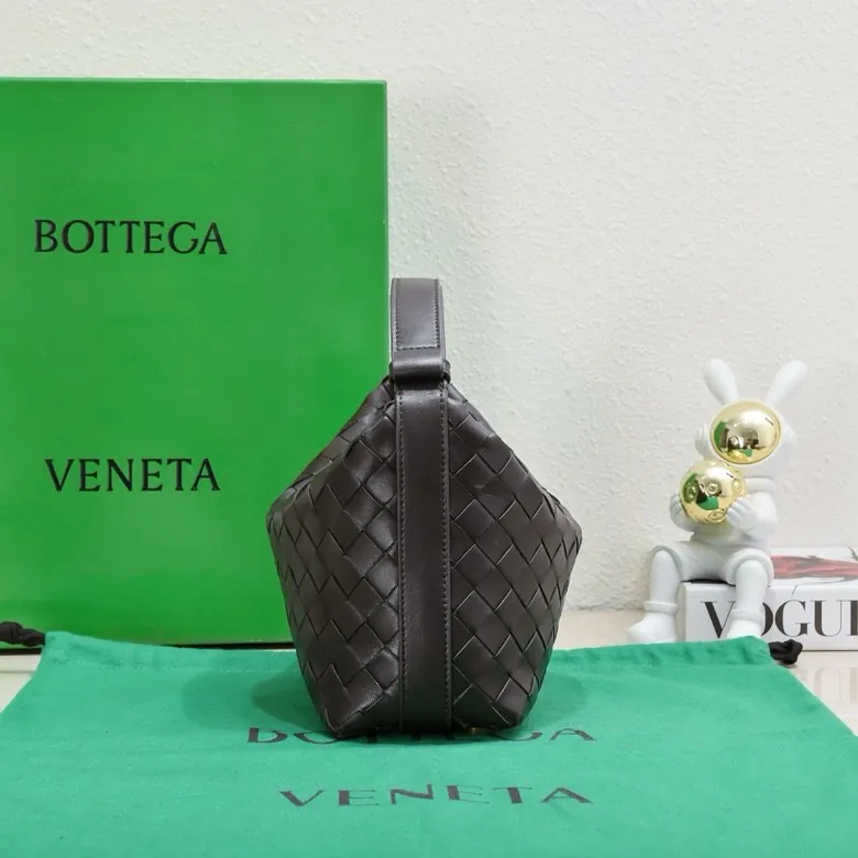 BvWallace Shoulder Lunch Tote Intrecciato Crafted, Happa Lamb Leather