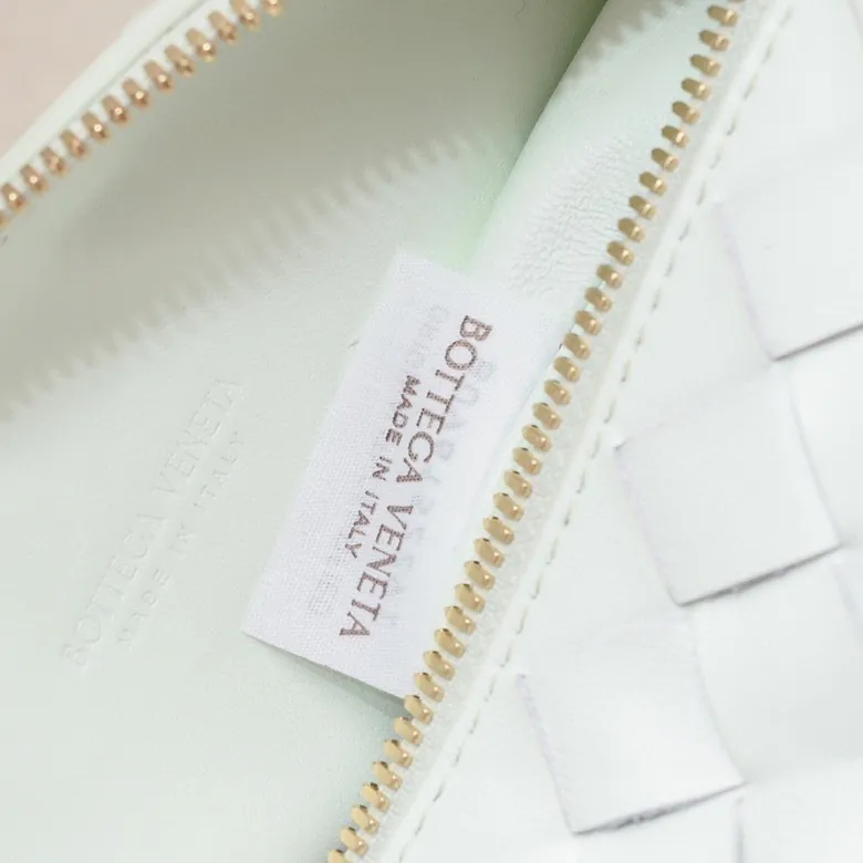 BvWallace Shoulder Lunch Tote Intrecciato Crafted with Happa Lamb Leather