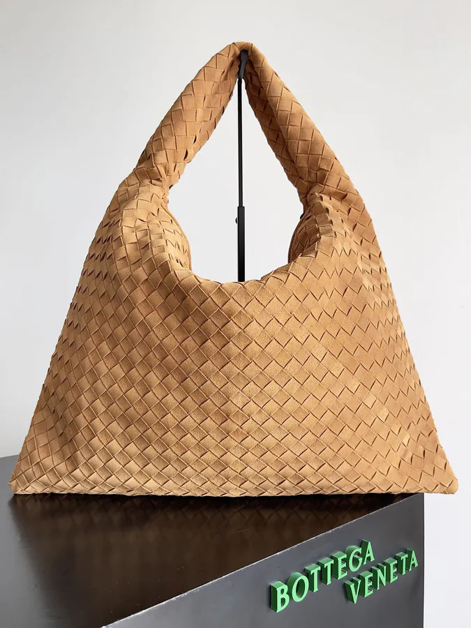 Bottega Veneta Hop Tote Seamless Design, Grained Calfskin