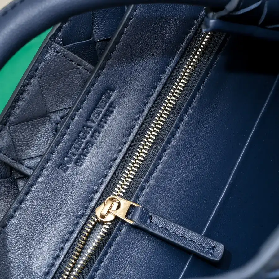 B Intrecciato编织小号手提包,滑动斜挎背带