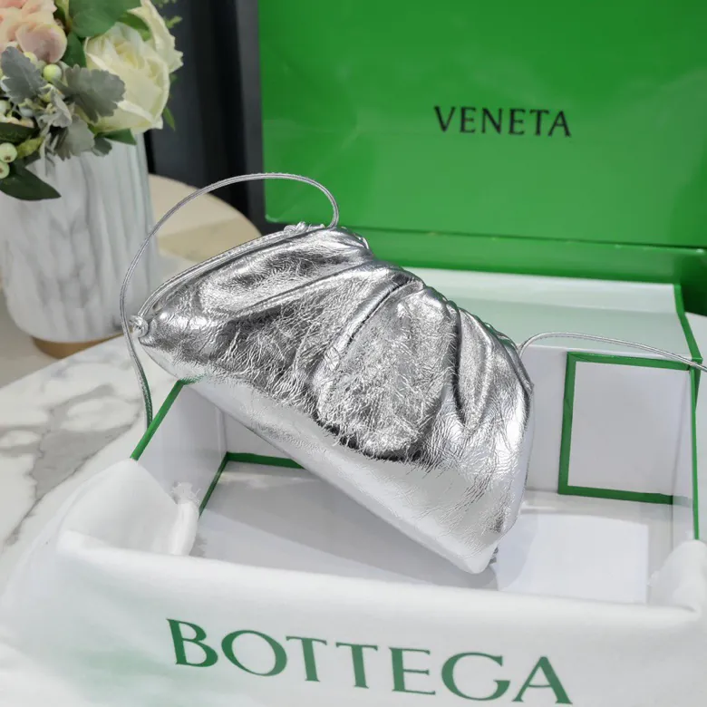 The Pouch Flash Silver Cloud Bag