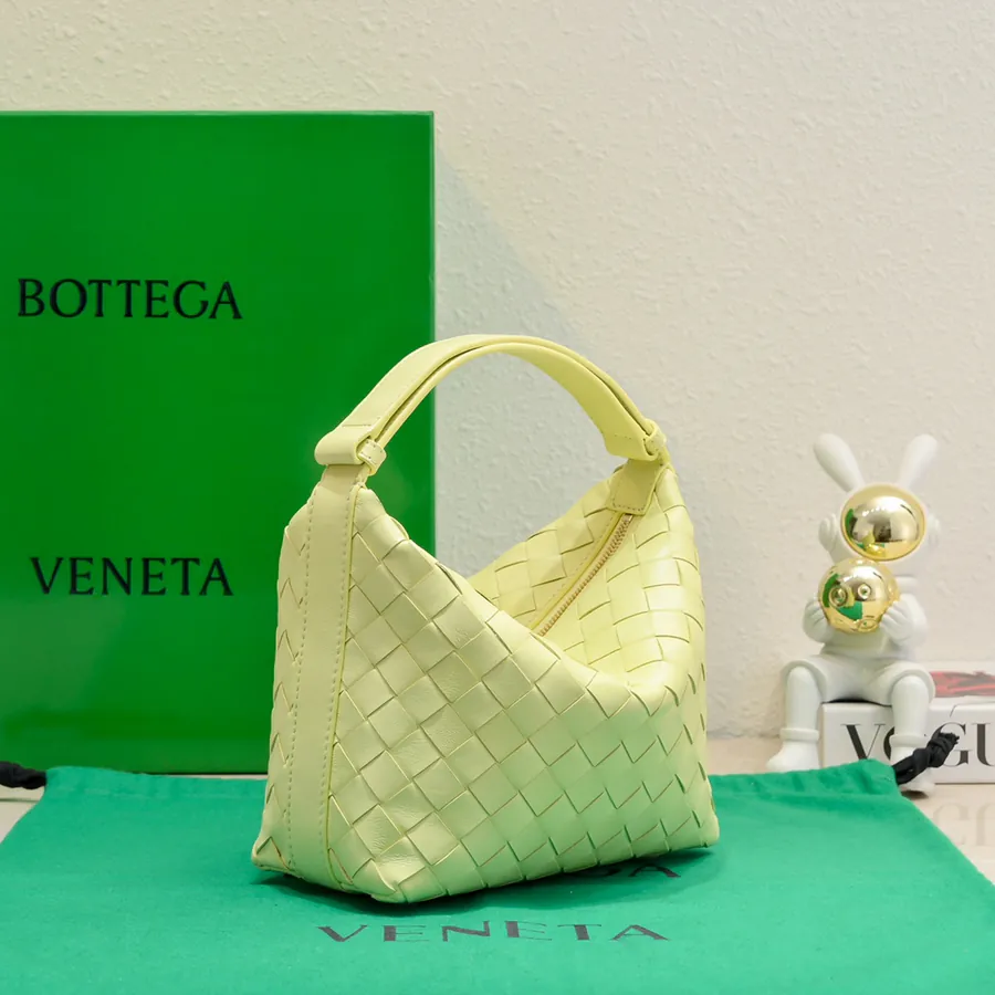BvWallace Shoulder Lunch Bag Intrecciato Crafted, Happa Lamb Leather