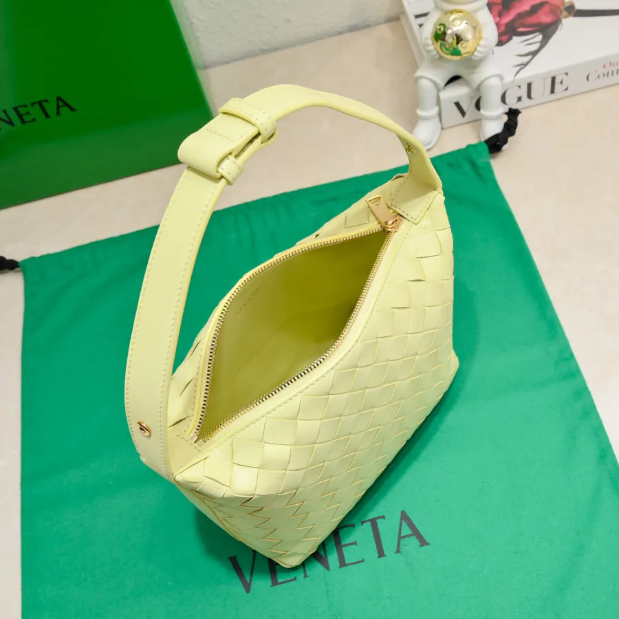 BvWallace Shoulder Lunch Bag Intrecciato Crafted, Happa Lamb Leather